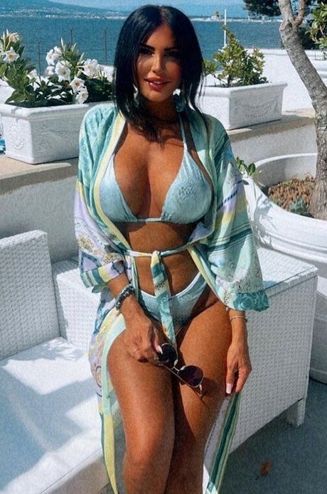 beautiful face onlyfans adult photo