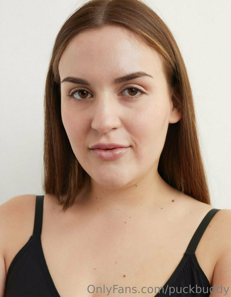 puckbuddy model nude pics