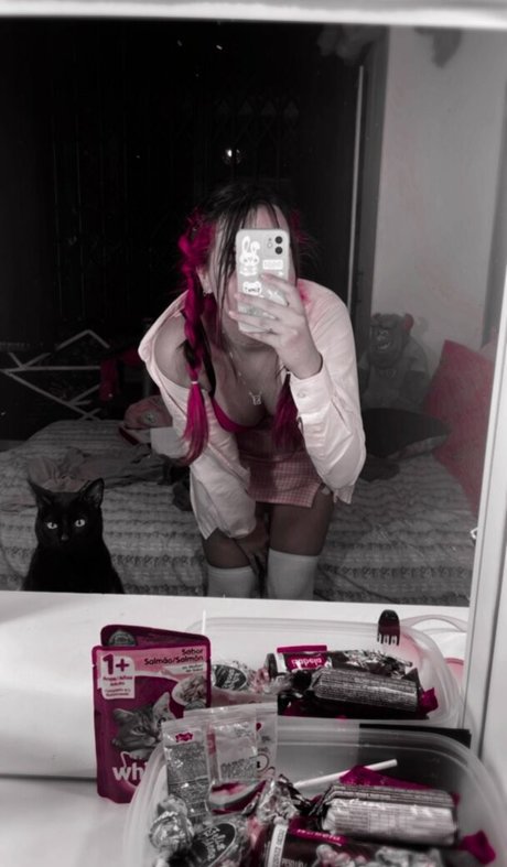 Coelho__pink sexy actress pics