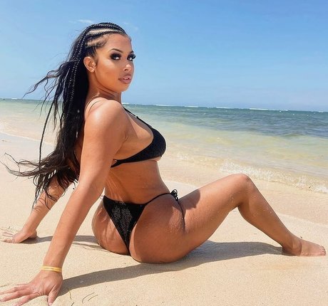 Amira Khalil pornographic model pictures