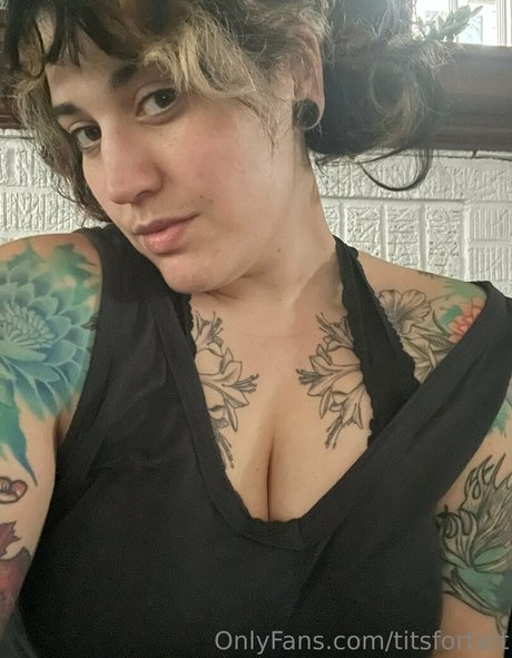 titsfortatt hot actress pics