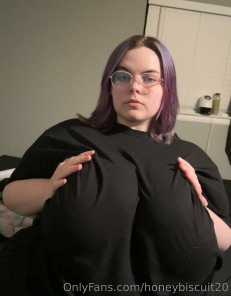 honeybiscuit20 star nude photo