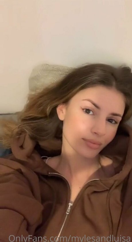 luu iiza pretty pornstar picture