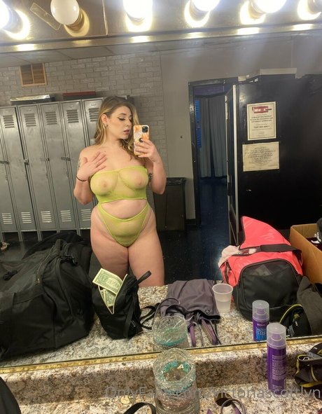 victoriascottlyn pornographic model img