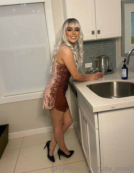 popular trans onlyfans beautiful naked galleries