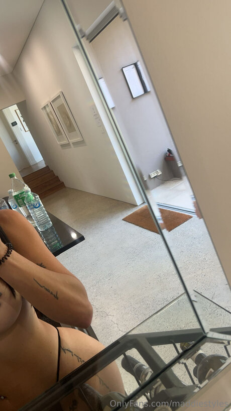 Maddiestyles adult model picture