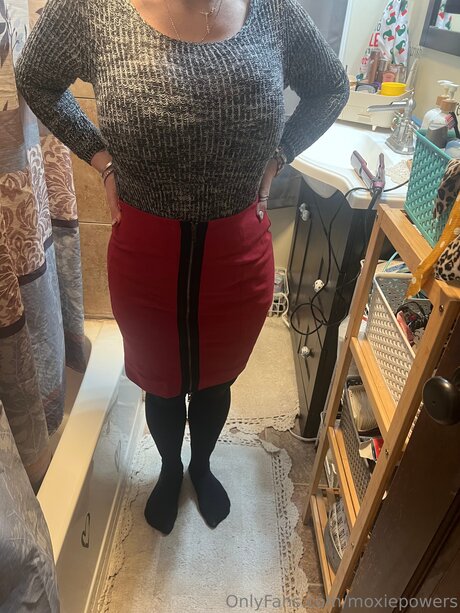 Moxiepowers perfect model pics