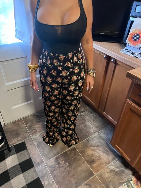 Moxiepowers nudes star img