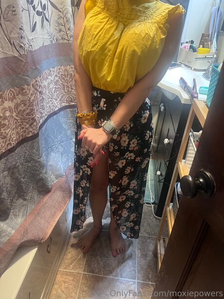 Moxiepowers pornstar high quality pictures