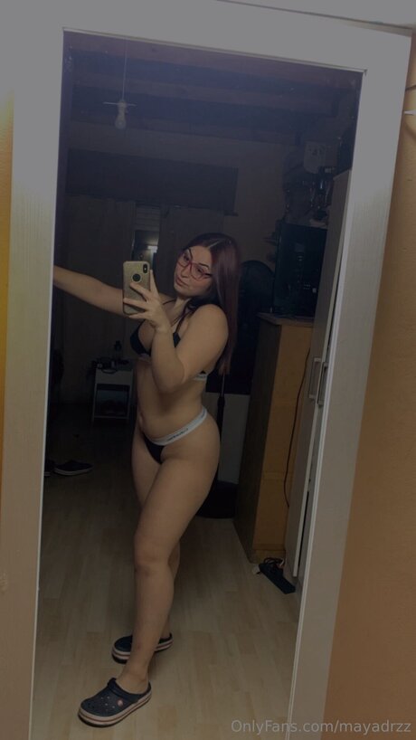 Mayadrzz model hot pic