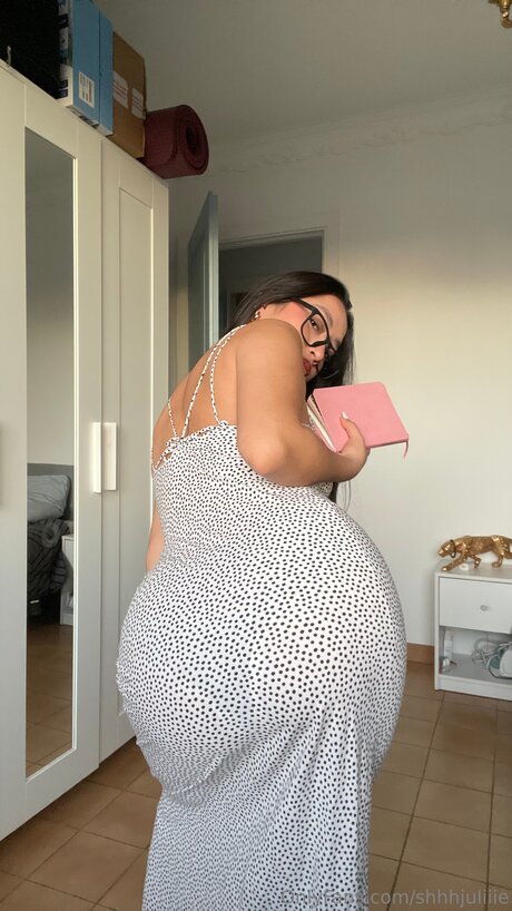 Shhhjuliiie beautiful actress img