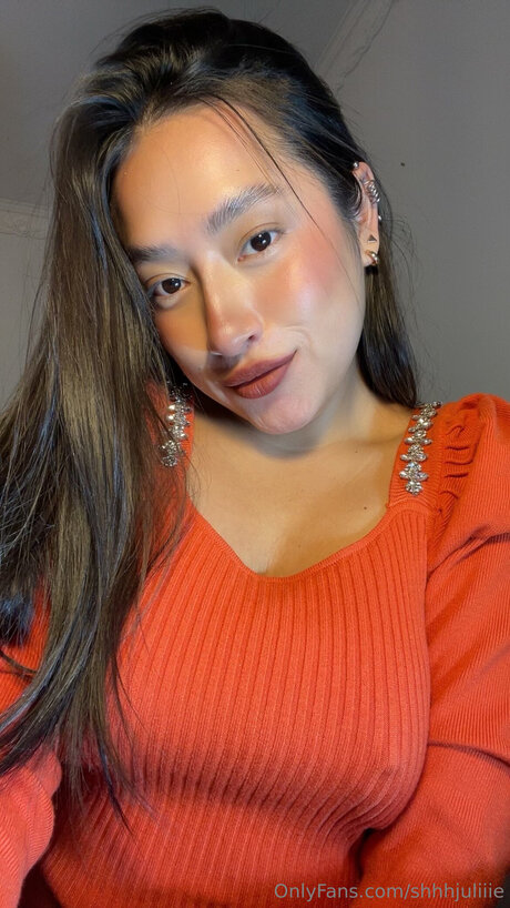 Shhhjuliiie model porn picture
