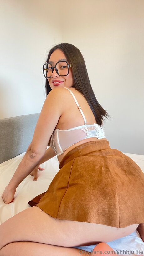 Shhhjuliiie top actress pictures