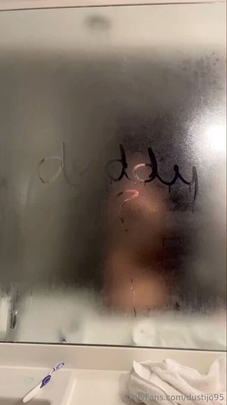 Dustijo95 xxx model picture