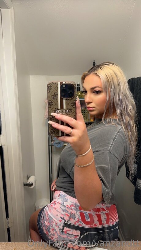 Vanzandtt art actress pics