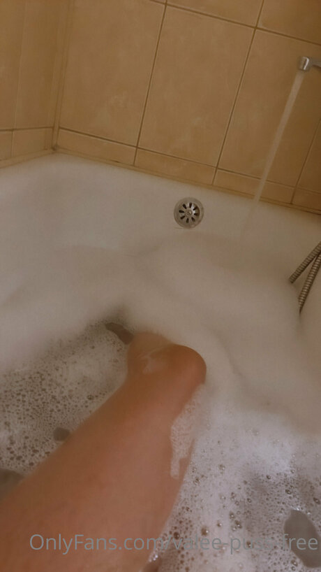 Valentinagoleafree hot model galleries