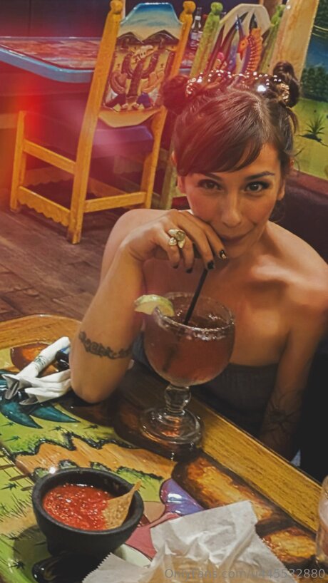 U445532880 hot star galleries