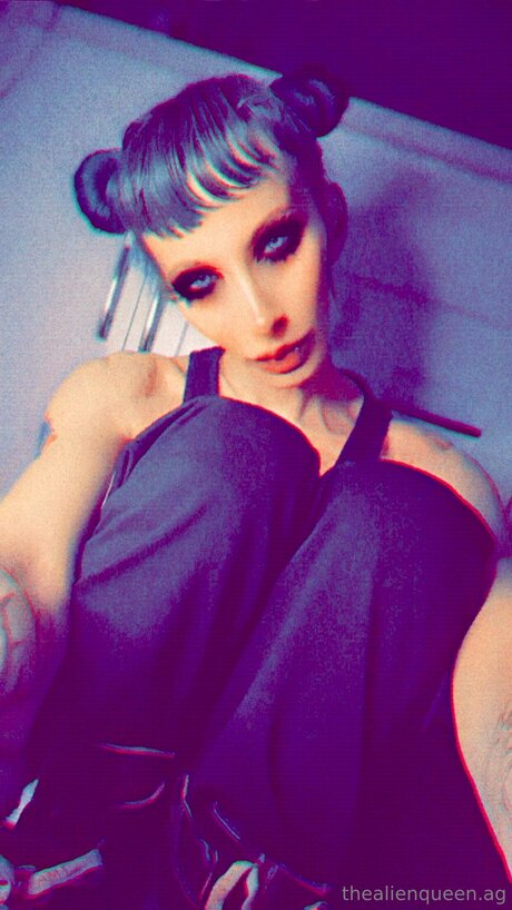 Aliengirlalt Free model erotic picture