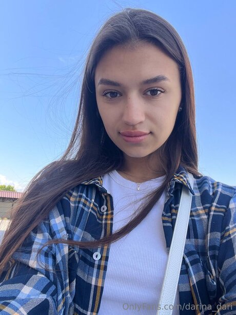 Darina Dari hot actress images