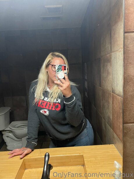 Emie Roux model xxx photo