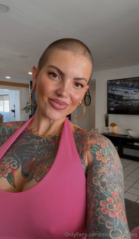 Midwestbabex nudes star pictures