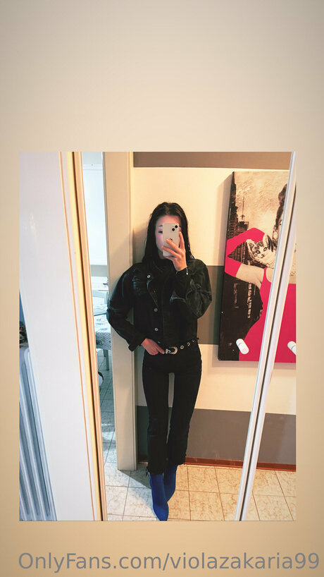 Violazakaria99 model sexy pic