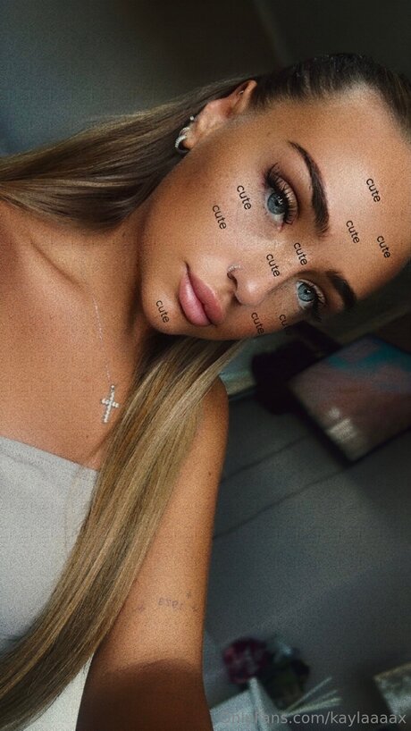 Kaylaaaax erotic pornstar pic