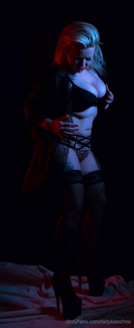 18 free onlyfans pornographic pic