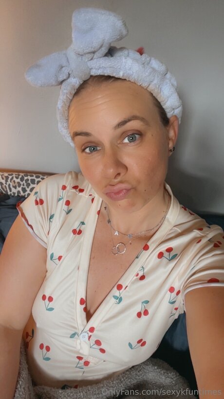 Sexykfuntimes pornstar xxx photos