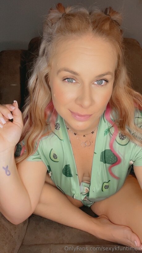 Sexykfuntimes model nice images