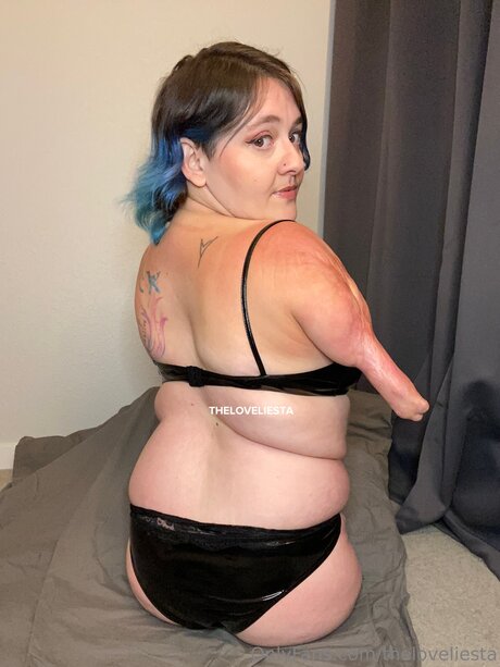 curvy shemale onlyfans free picture