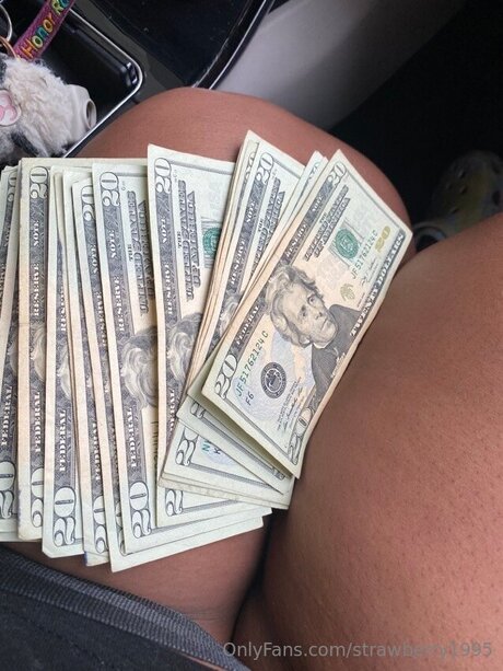 Strawberry1995 pornographic model pictures