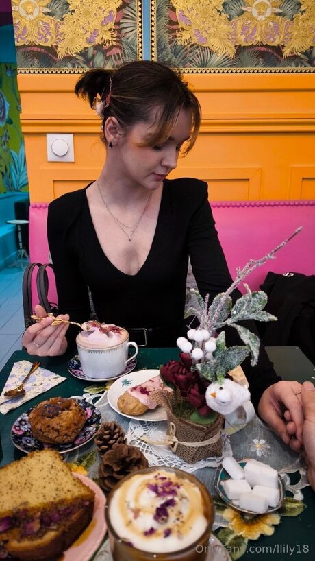 Llily18 pornstar hot pics