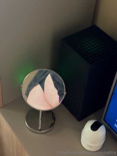 Essereunaltra art model img