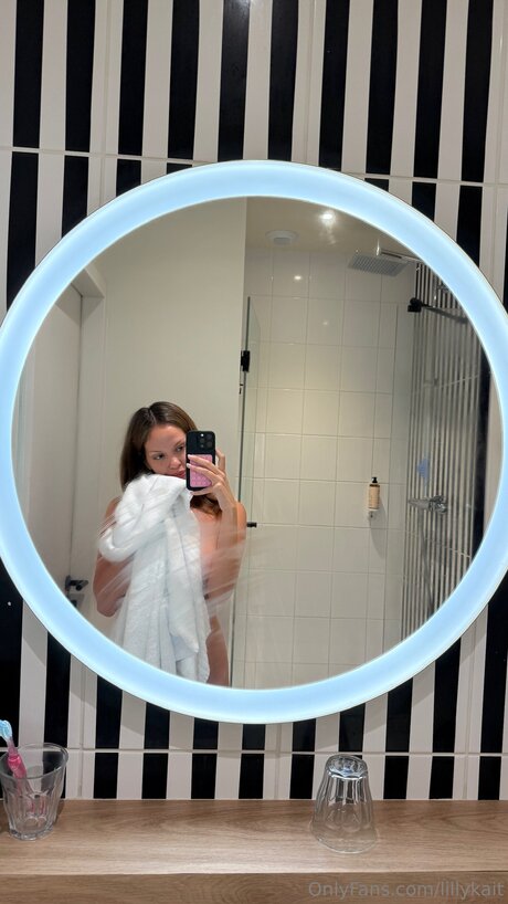 Lillykait adult star picture