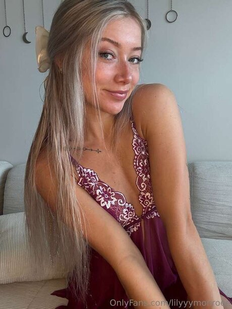 Lilyyymonroee exclusive model photos