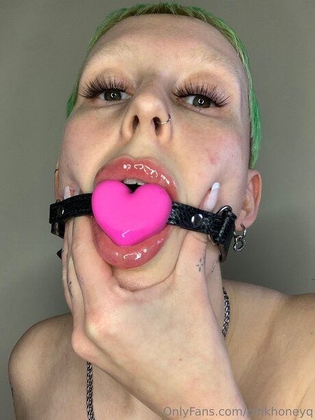 Pinkhoneyq art star img