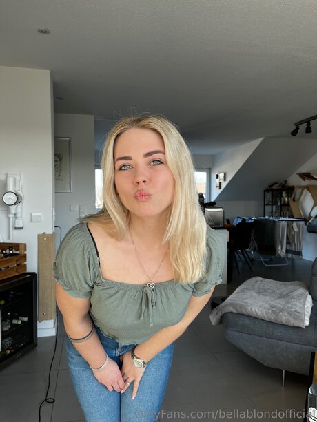 Bellablondofficial star free photo