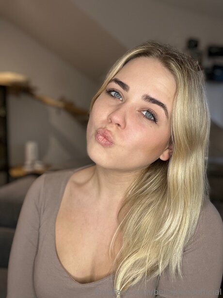 Bellablondofficial star nude photos