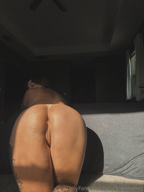 Stucklikehoney hot model img