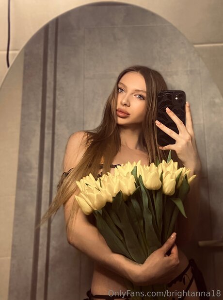 Brightanna18 beautiful actress image