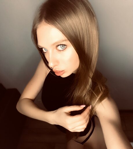 Brightanna18 model adult archive