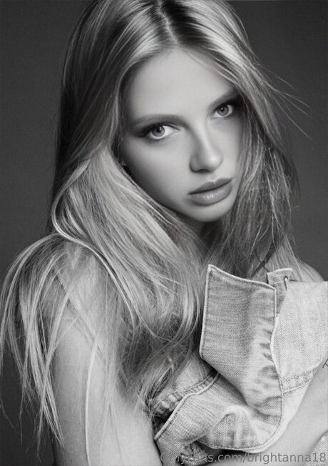 Brightanna18 model free images