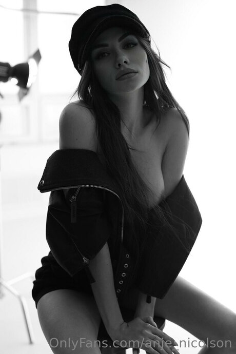 Anje Nicolson high quality model pics