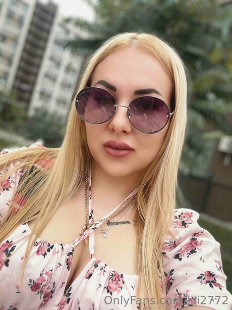 Lili2772 porn actress pic