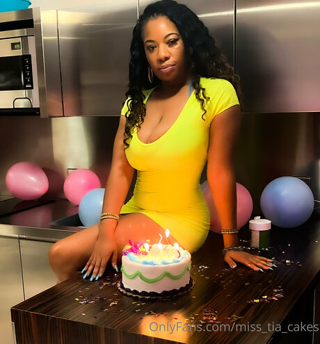 Miss Tia Cakes best model picture