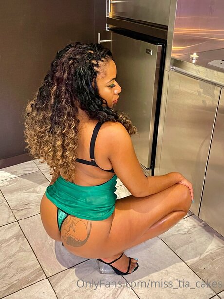 Miss Tia Cakes model nudes pictures