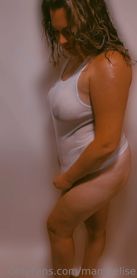 Mamaelise model art galleries