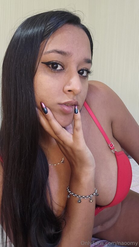 Naoomy erotic actress image