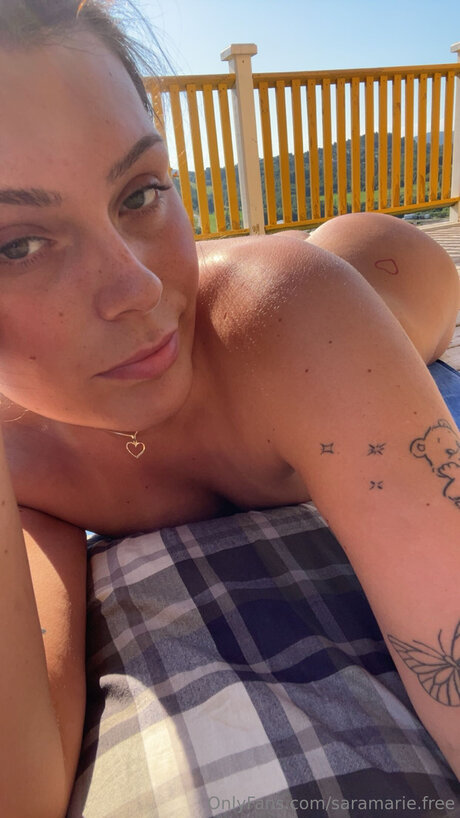 Saramarie Free erotic model pic